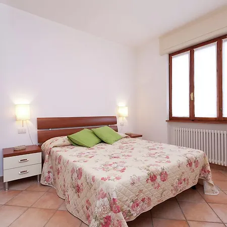 Stunning In Sant'abbondio With Balcony Lägenhet *